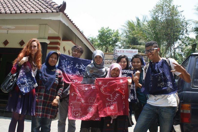 Darmasiswa UAD writing batik
