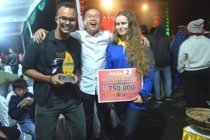 ????????????????????????????????????Feng Yangmin and two intenrational student win silver medal at "Video Promosi Indonesia" National Competition